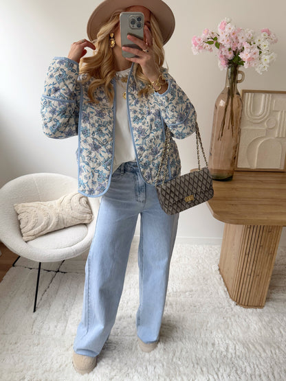 Jean taille haute à la coupe droite bleu clair BEE