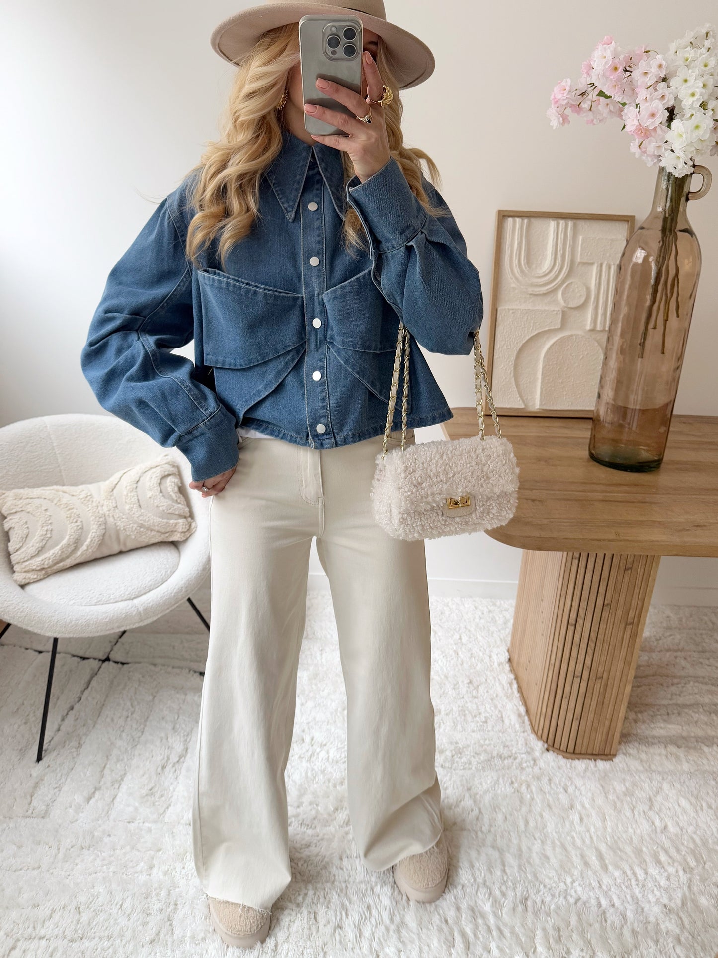 Jean taille haute à la coupe droite beige BEE