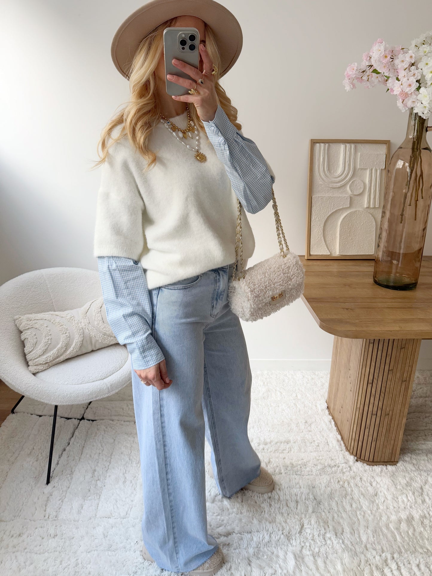 Jean taille haute à la coupe droite bleu clair BEE